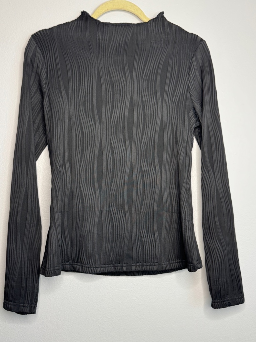Black Wavy Textured Long Sleeve Top Size Medium